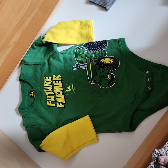 Carhartt, Cabela's & John Deere triple bodysuit + hat baby lot - Picture 9 of 11